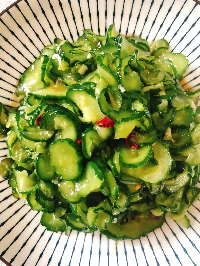 凉拌黄瓜片怎么做才爽脆入味？-图1