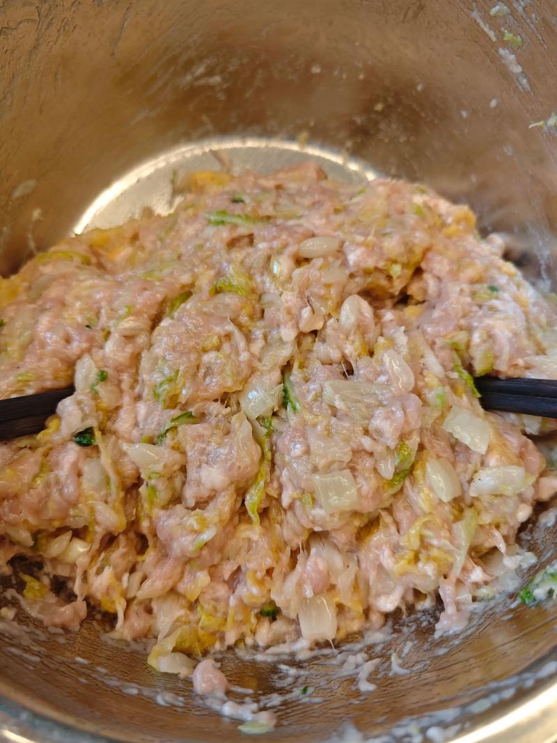 大白菜饺子怎么调馅才不出水？-图1