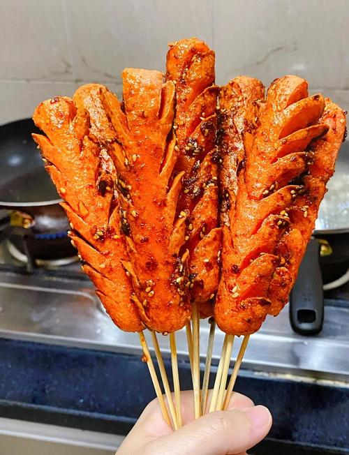 炸香肠做法有哪些？家常怎么做简单？-图1