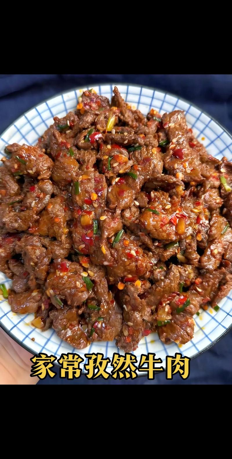 孜然小炒肉怎么炒才香入味？-图2