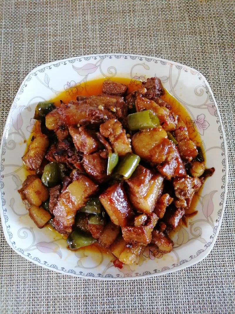 东北红烧肉家常做法有什么秘诀？-图2