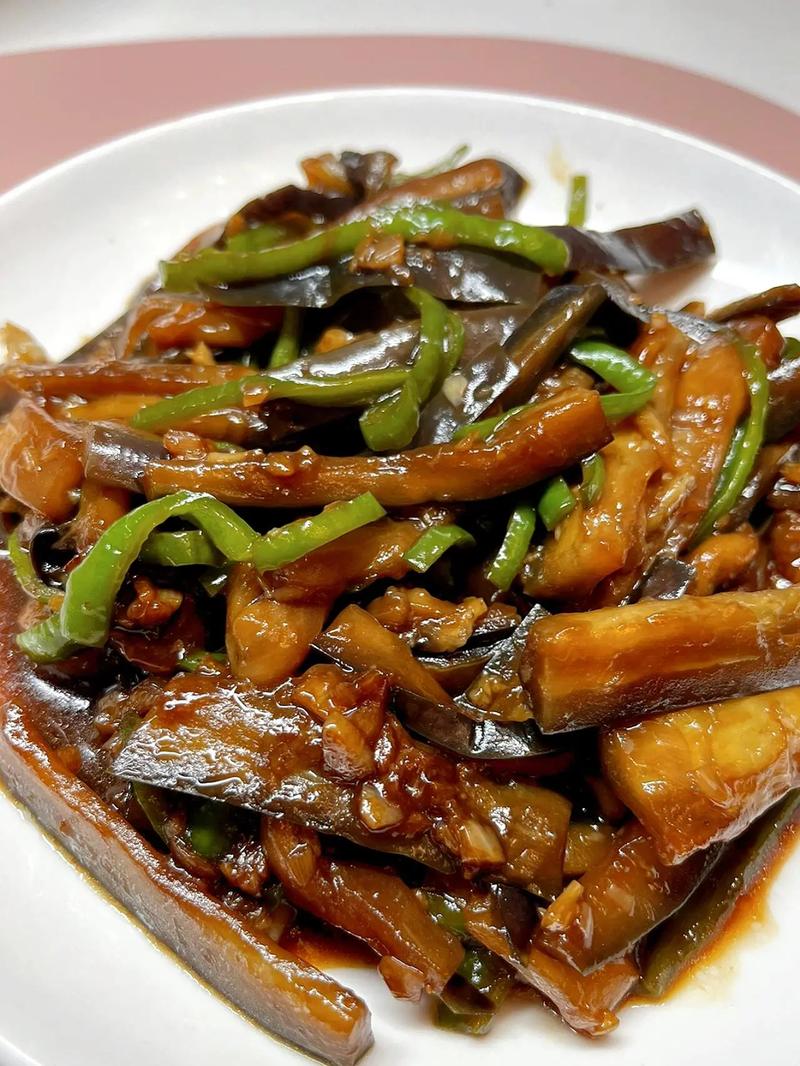 菜椒炒茄子怎么做才下饭？-图1