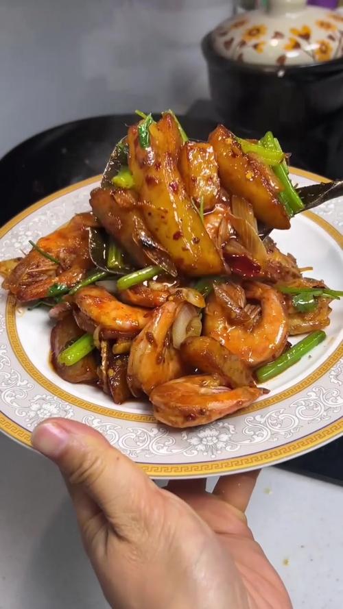 土豆干锅虾怎么做？家常做法看这里！-图2