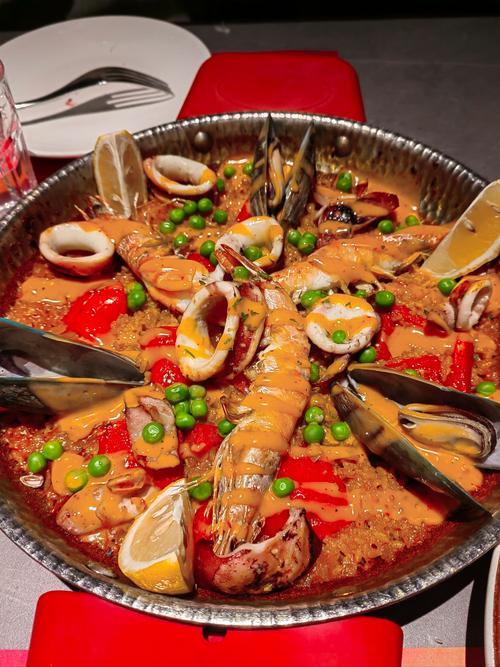 西班牙海鲜烩饭配红酒，经典搭配有何秘诀？-图2