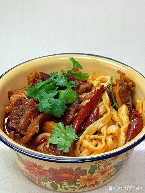 家常卤牛肉面，简单做法是什么？-图1