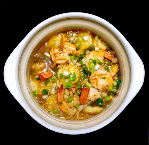 海鲜豆腐煲，海鲜先炒更鲜吗？-图1