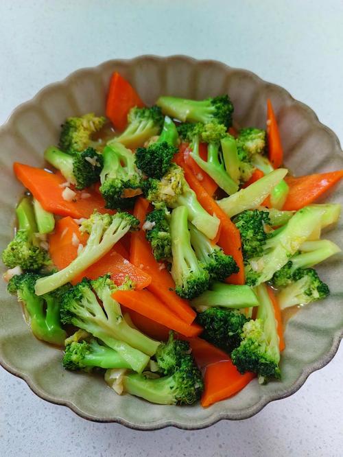 宝宝辅食胡萝卜西兰花怎么做？-图2