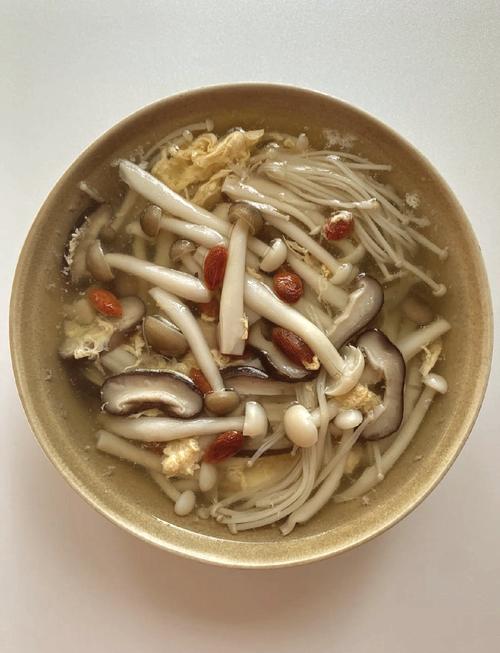 海鲜菇能和海鲜一起煮吗？-图1