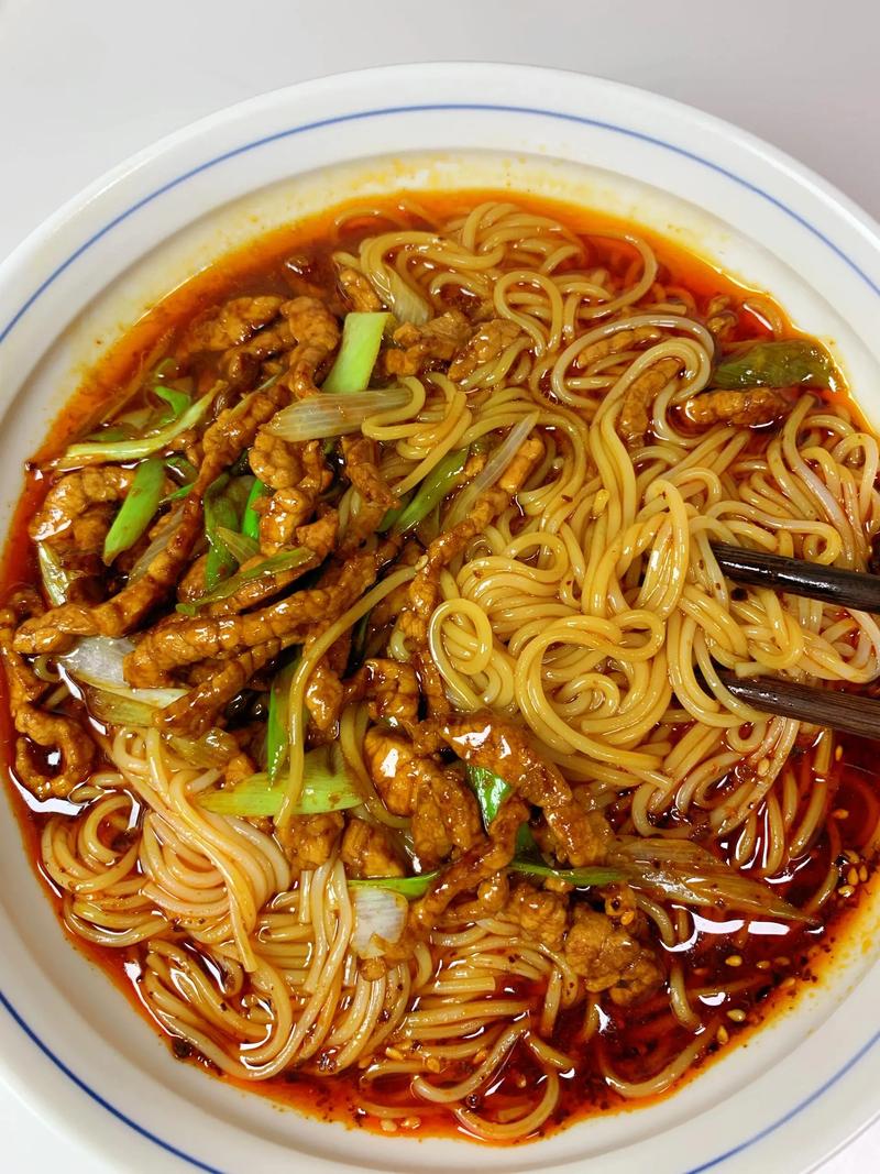 家常肉汤面怎么熬出好味道？-图2