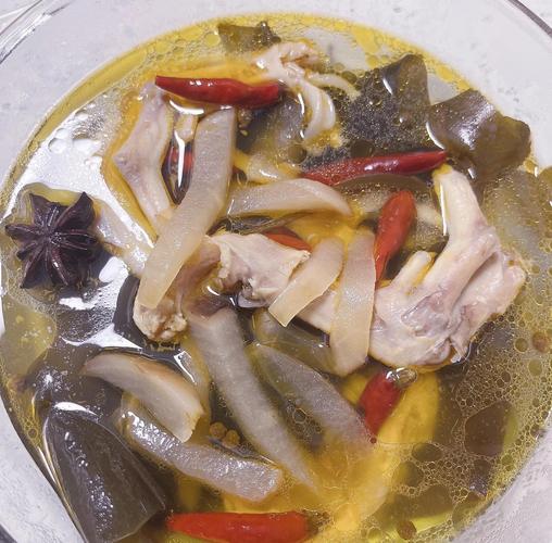 酸菜老鸭汤怎么做？家常做法有啥诀窍？-图3