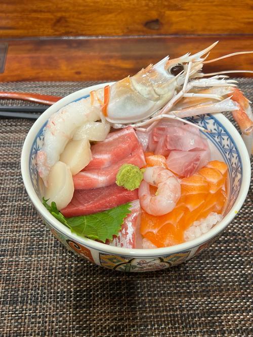 日本海鲜盖饭到底有多少种海鲜？-图2