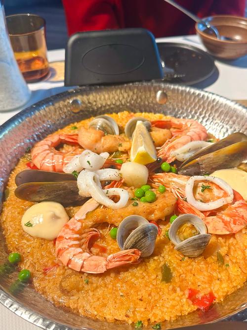 西班牙海鲜饭的海鲜有哪些种类？-图1