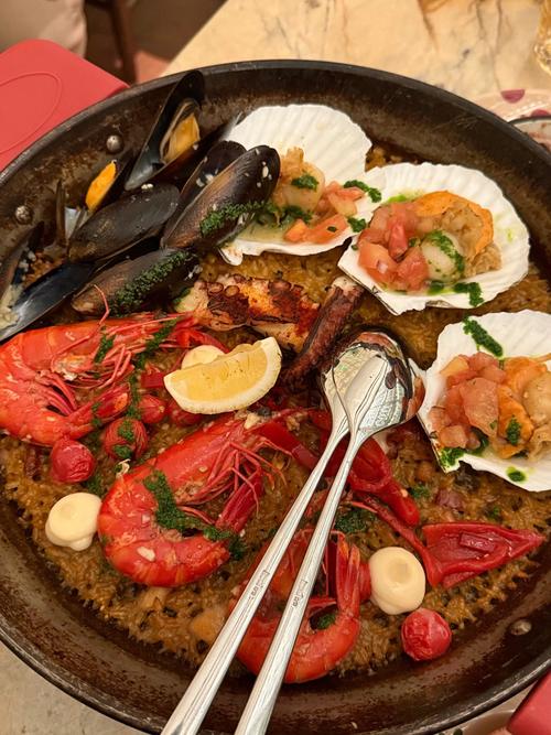 西班牙海鲜饭的海鲜有哪些种类？-图2