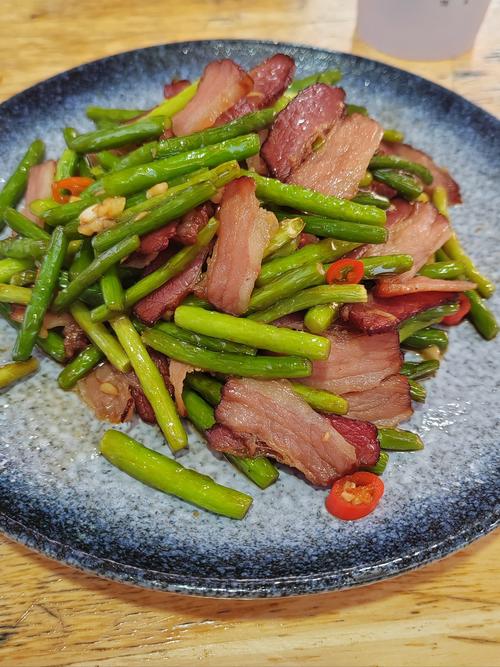 蒜台炒腊肉怎么做才够香？-图1