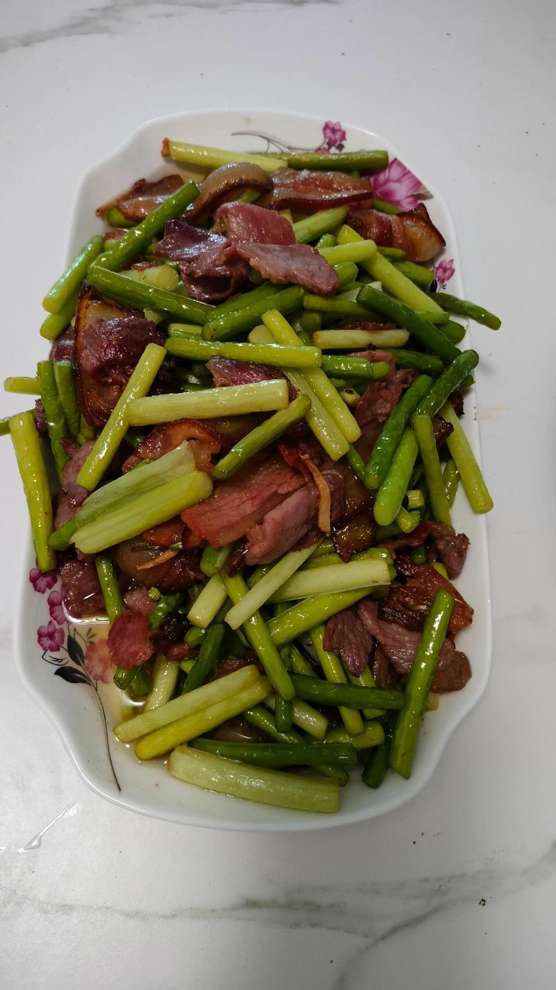 蒜台炒腊肉怎么做才够香？-图3