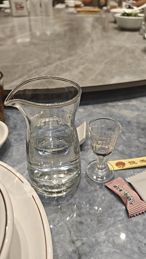 海鲜配白酒，能一起吃吗？-图1