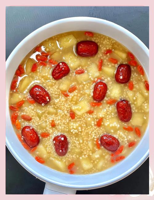 宝宝辅食苹果蛋黄米粥怎么做？-图3