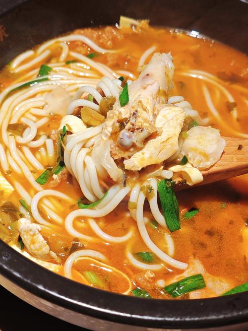 家常过桥米线怎么做？米线、汤底、配料怎么搭？-图3