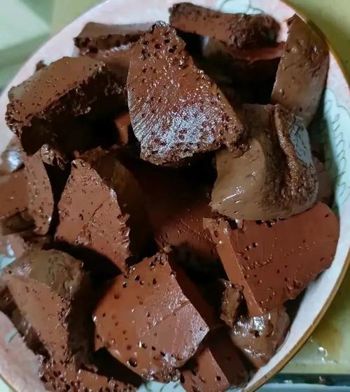 猪血和海鲜同食会中毒吗？-图1