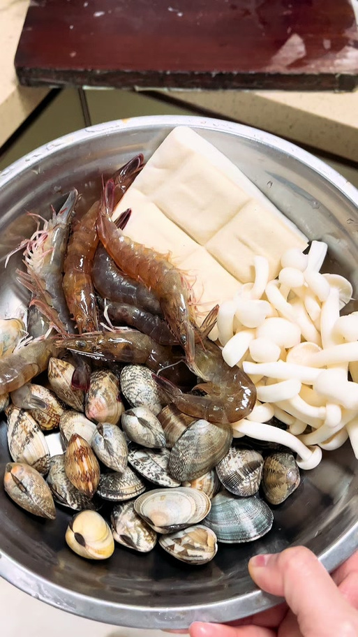 海鲜蘑菇豆腐汤怎么做？-图2