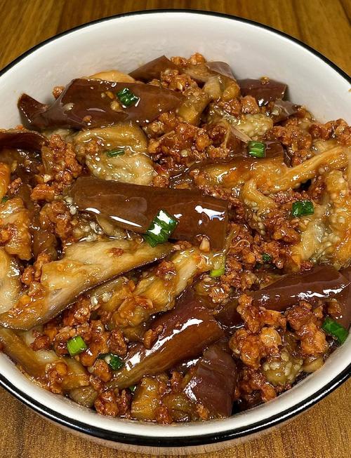 肉沫炒茄子怎么做才下饭？-图1