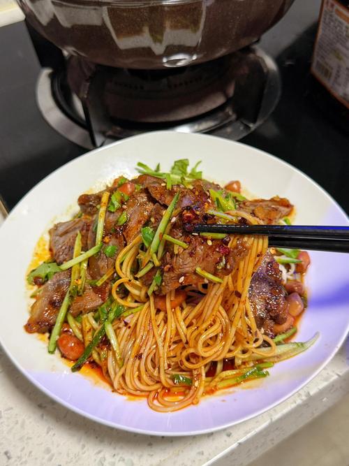 干拌牛肉面怎么做？家常做法有啥诀窍？-图2