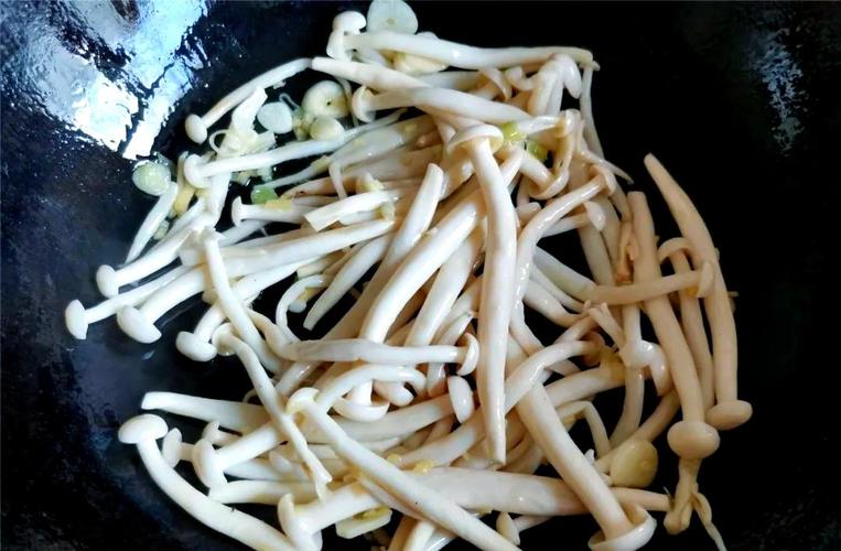 海鲜菇和土豆能一起吃吗？-图2