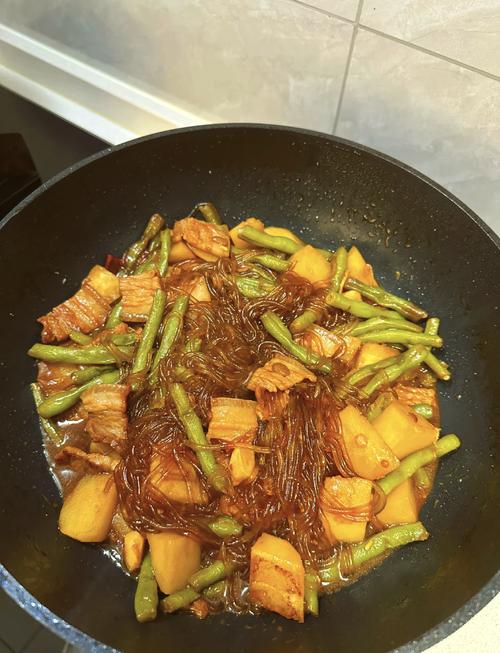 土豆条炖肉怎么炖才软烂入味？-图2