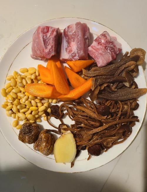 茶树菇扣肉怎么做才软糯入味？-图2