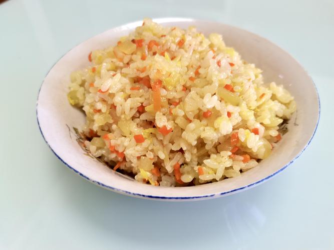 宝宝辅食胡萝卜焖饭怎么做？-图2