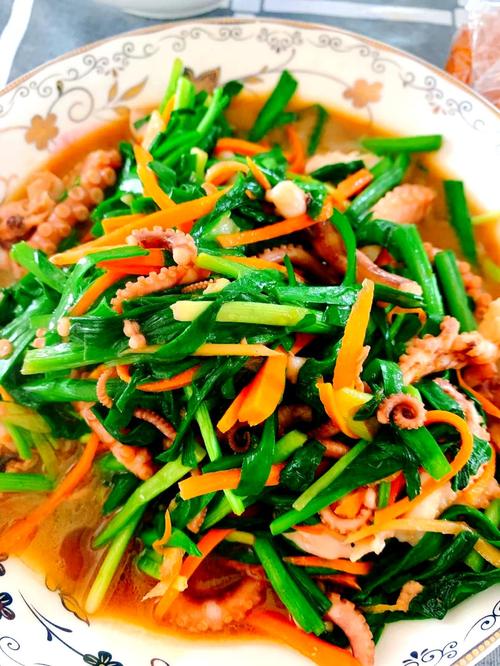 韭菜和海鲜同食会中毒吗？-图1