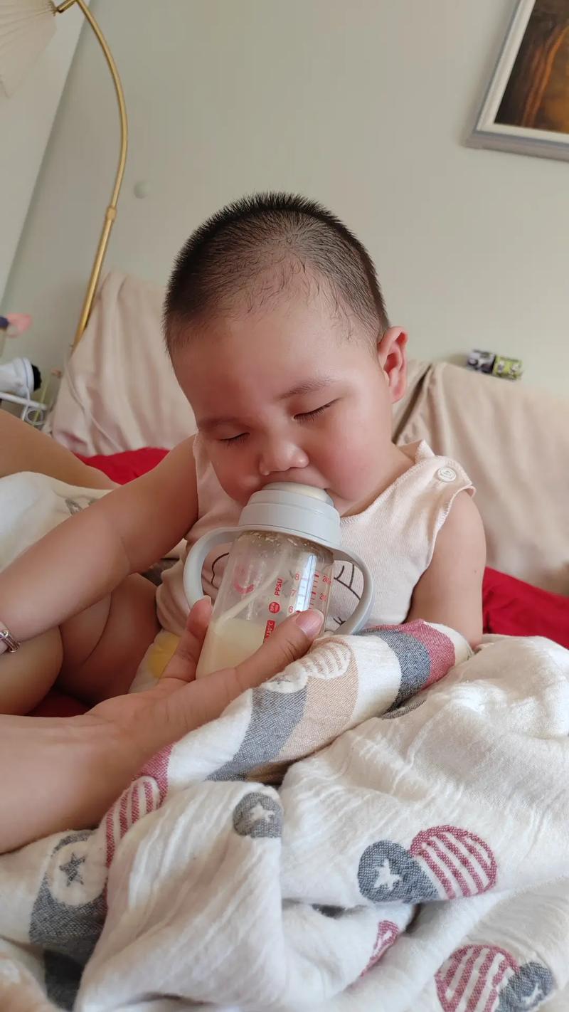 宝宝吃海鲜能喝牛奶吗-图2