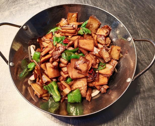 干锅海鲜菇怎么做才好吃？-图1