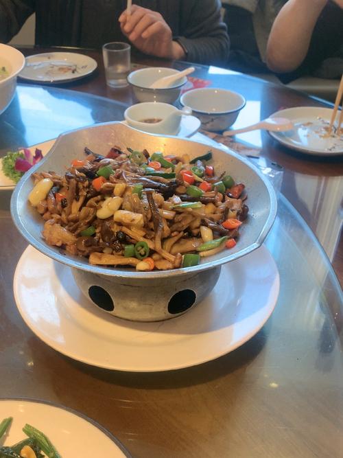 干锅海鲜菇怎么做才好吃？-图2